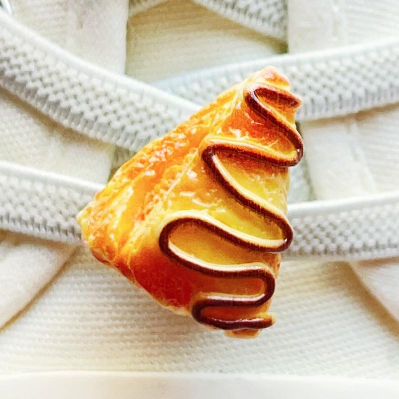 Cartoon Food Toy Shoelace Buckle for Kids' Shoes - Cat, Bear, Cake Design Decorative Accessories