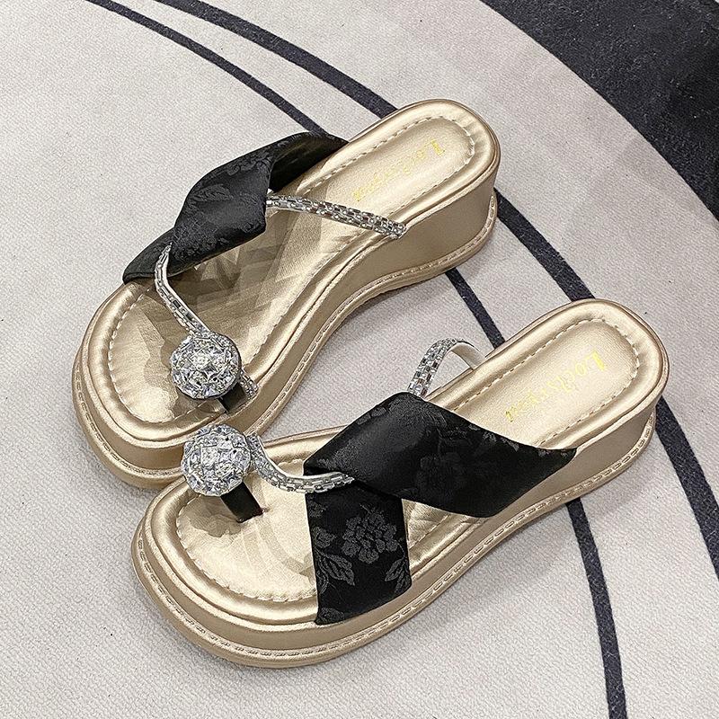 

Сандалии со стразами, летняя женская обувь, изысканные новые 2025 года, на толстой подошве, с открытым носком, пляжные туфли, повседневные крутые шлепанцы 39 чёрный