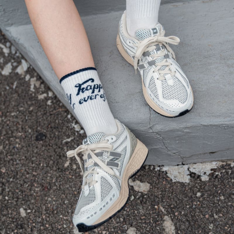 MONTH IN MONTH OUT Happily crew socks WHITE&NAVY