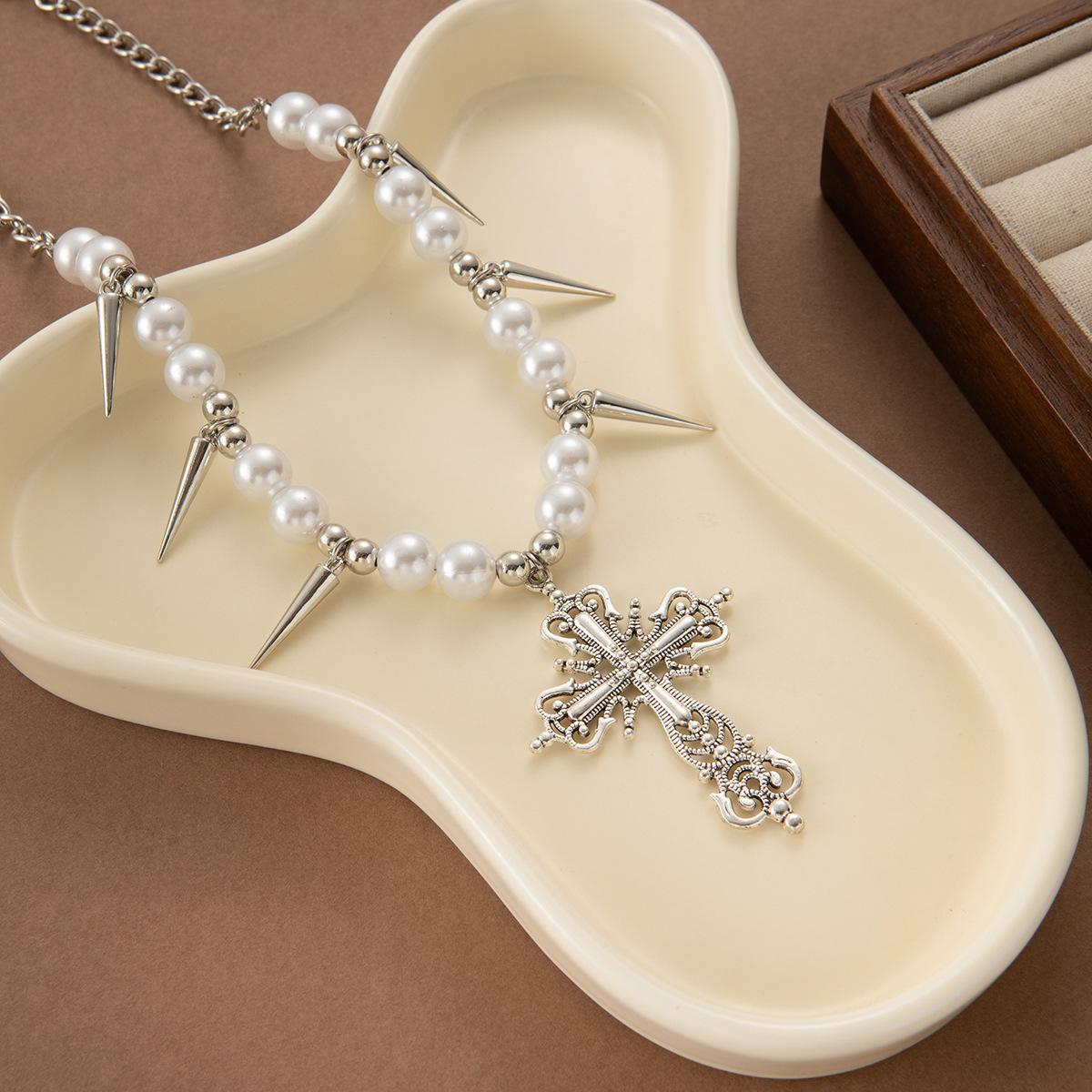 Sweet Cool Punk Style Necklace Retro Cross Rivet Pearl Beaded Collarbone Chain Niche Design Personalized Item Decoration