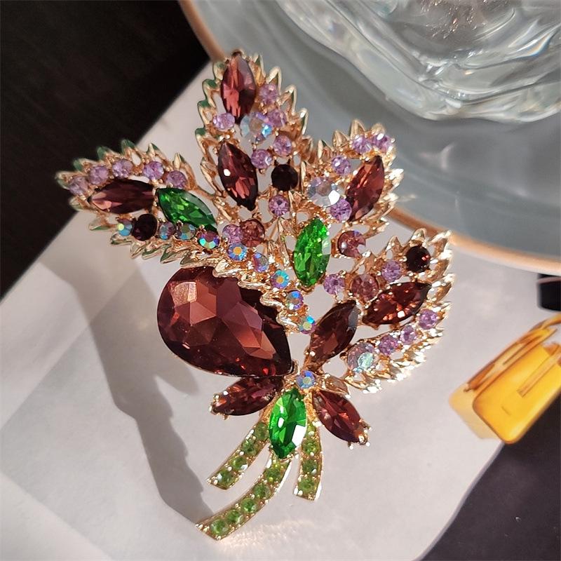 

Брошь с эмалью и кристаллами в европейском и американском стиле в стиле барокко для женщин - элегантный корсаж из ювелирных изделий высокого класса