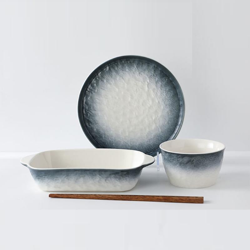 

Набор посуды для одного человека из скандинавской керамики. Комбинированная домашняя посуда и палочки для еды. Креативная посуда.