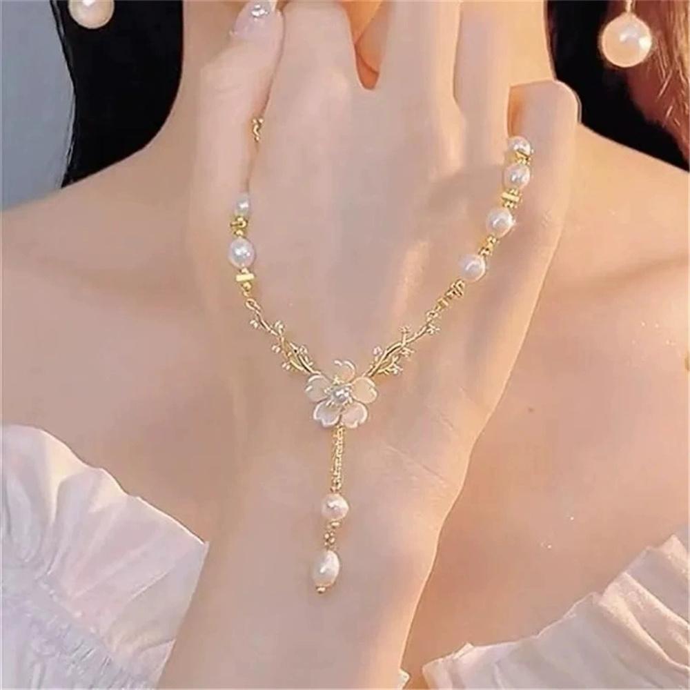 Luxury Female Crystal White Flower Pendant Necklace Vintage Gold Color Wedding For Women