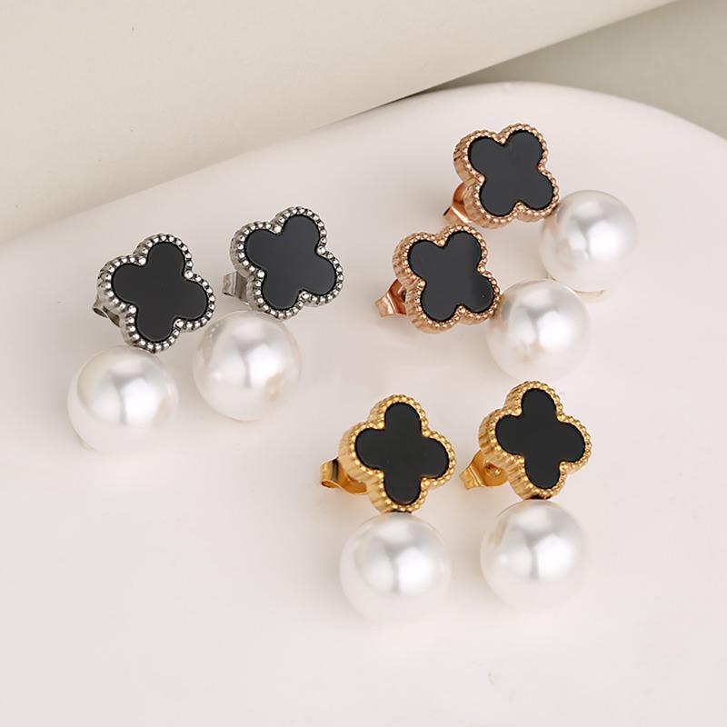 Fashionable, minimalist, retro Korean version Lucky Clover Pearl stainless steel earrings