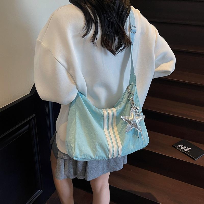 Korean version of fashion sports shoulder bag 2025 new casual lightweight large-capacity gym bag versatile striped crossbody bag