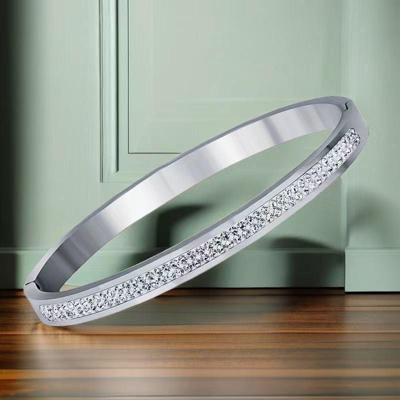 Bracelet de Luxe en Acier Inoxydable pour Femme: Titane Électroplaqué, Sertissage Diamants Complet, Style Européen-Américain