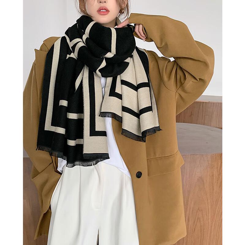 VICTORIA&VERA Frayed Edge Geometric Pattern Scarf