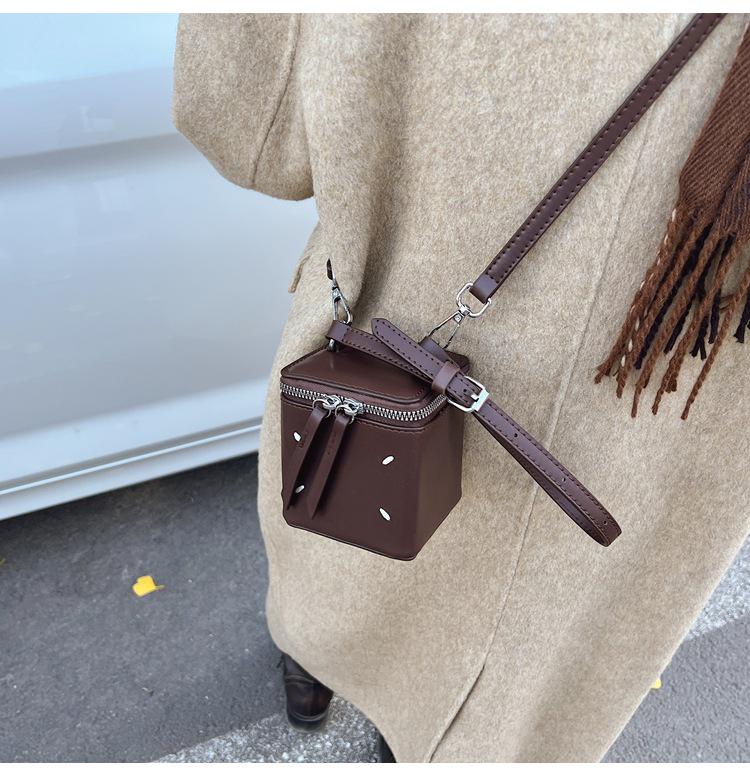 2024 Koreanischer Stil Damen Vielseitige Umhänge Quadratische Tasche - Schlichtes, Nischen-Design