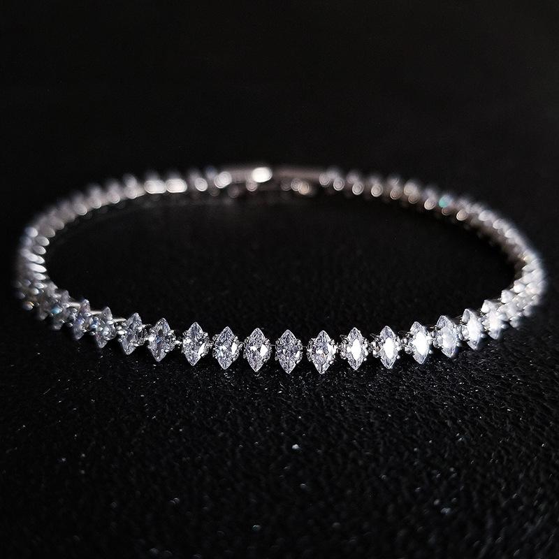 

New Luxury White AAA Cubic Zirconia Chain Bracelet Trendy Heart Bangle Waterproof Jewelry for Women Party Gift