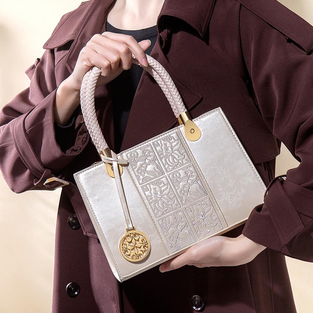 Mother's Day Gift: Embroidered New Chinese-style Large-capacity Handbag for Women, Elegant and High-end Crossbody Bag for Mothers
