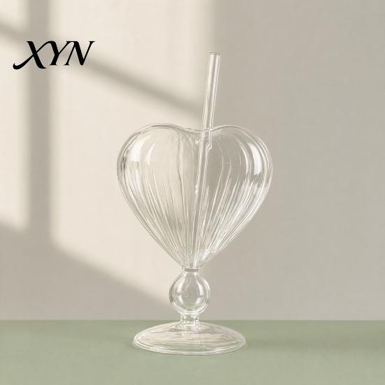 Hitzebeständiges Weinglas Kreativer Herzförmiger Kelch mit Strohhalm, Personalisierter Saft Verdickter Becher für Cocktails Becher, Liebe Herz Stielglas Champagner