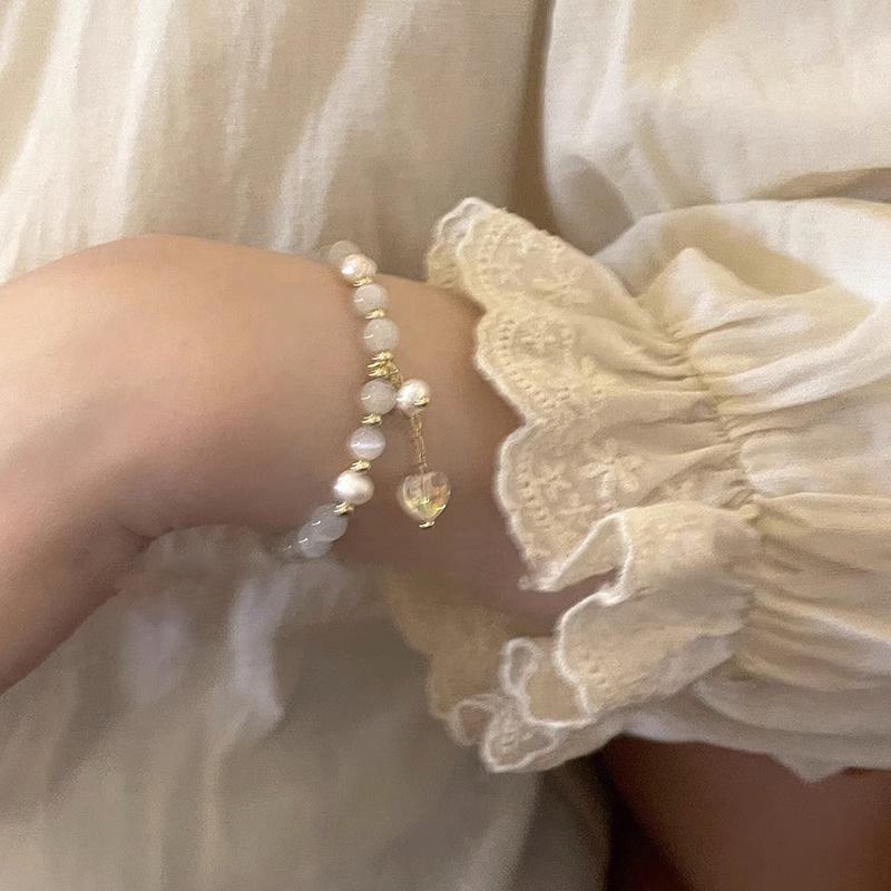 Cat's Eye Pearl Heart Crystal Bracelet: Light Luxury Beaded Jewelry for Women, Spring/Summer Design