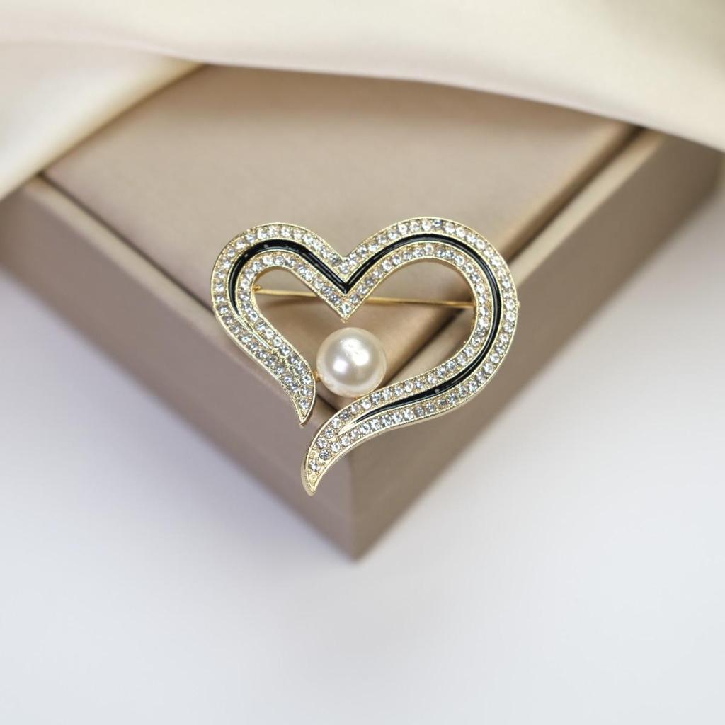Elegant Women's Brooch: Versatile Bow & Insect Flower Design with Anti-Exposure Feature