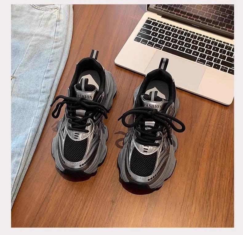 

Женские кроссовки на толстой подошве, увеличивающие рост, весна 2025, новые, жареный стритстайл, ретро, универсальные, маленькие, супер огонь, повседневные спортивные туфли 40