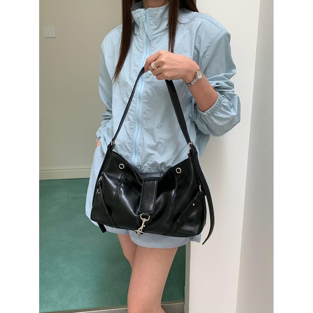 IELGY All-Match Commuter Temperament Underarm Bag Simple Casual Messenger Bag