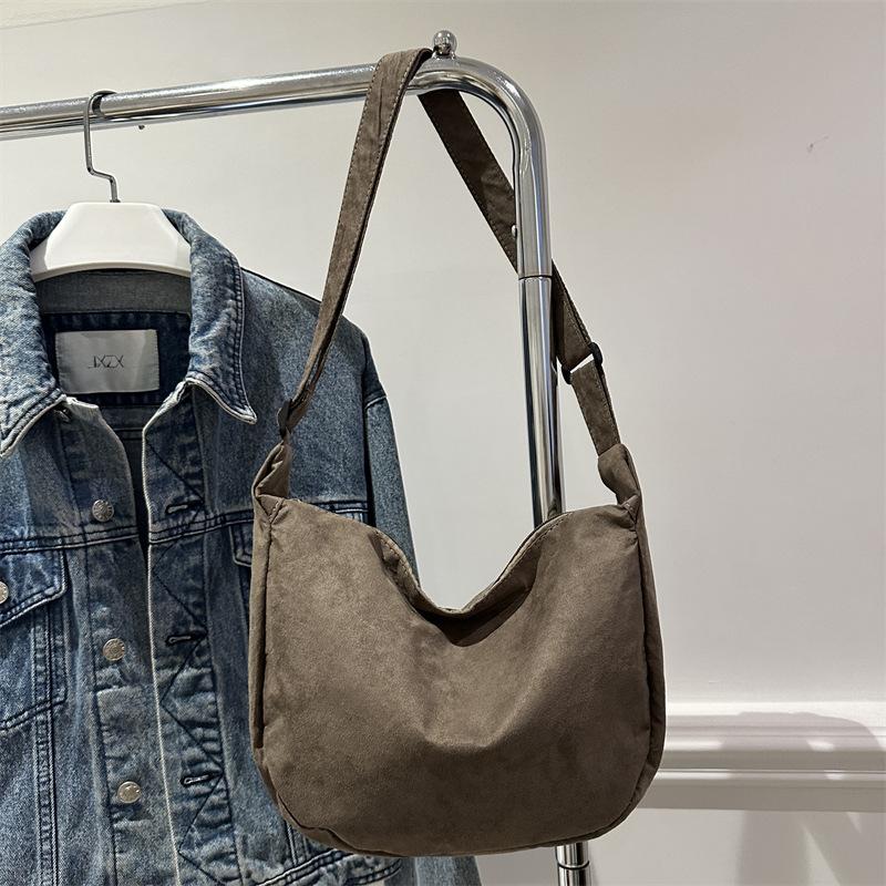 

Корейская версия новой ретро-модной универсальной сумки-багета большой вместимости, женская сумка на плечо в стиле кэжуал, персонализированная уличная сумка