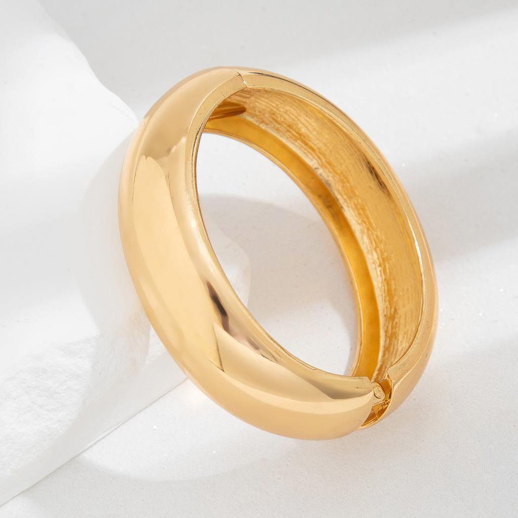 Exaggerated Geometric Metal Section Bracelet, Niche Personalized Design Glossy Spring Buckle Bracelet