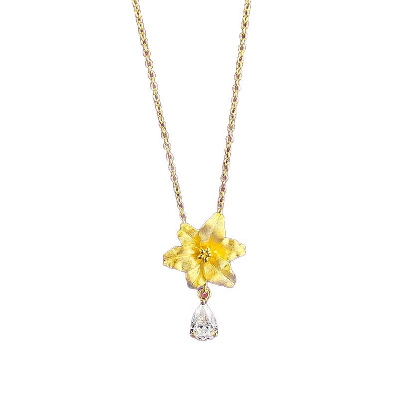 Zhu Zhi Fan Sterling Silver Flower Teardrop Necklace – Elegant Light Luxury Style for Women.