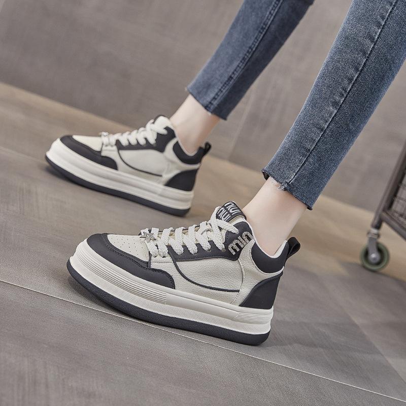 2025 autumn and winter new high-top little white shoes women's platform versatile sports board shoes Korean version leather popular casual short boots