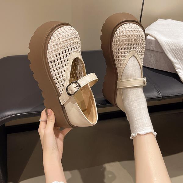 

Модные туфли на каблуке с ажурным узором, домашние тапочки, обувь на платформе, роскошные шлепанцы, женские мягкие дизайнерские летние 2025, модные с круглым носком и ажурным каблуком 35