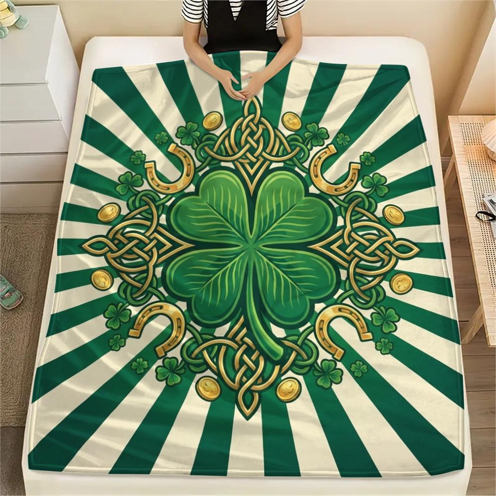 1Pc Leaf Clover Print Flannel Blanket, High Quality Comfortable for All Seasons, Home Decor, Warmth and Comfort, Perfect for Christmas Gifts W58