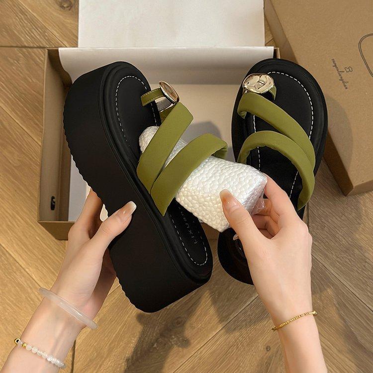Fashion metal cover, toe thick-soled cool slippers for women in the summer of 2025, new models for small people to increase their height and wear beac