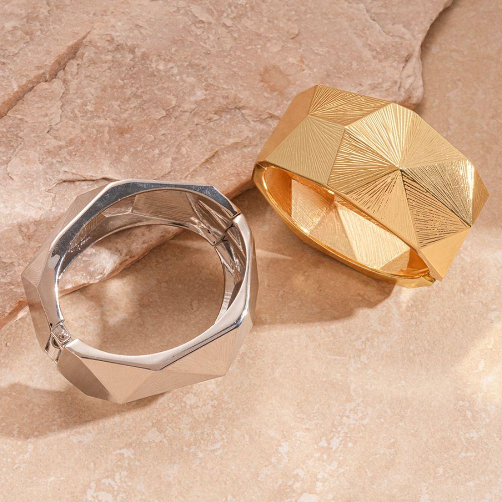 Metal Spring Bangles Europe American Style Exaggerated Bracelet Unique Wide Open Bangle  Decoration