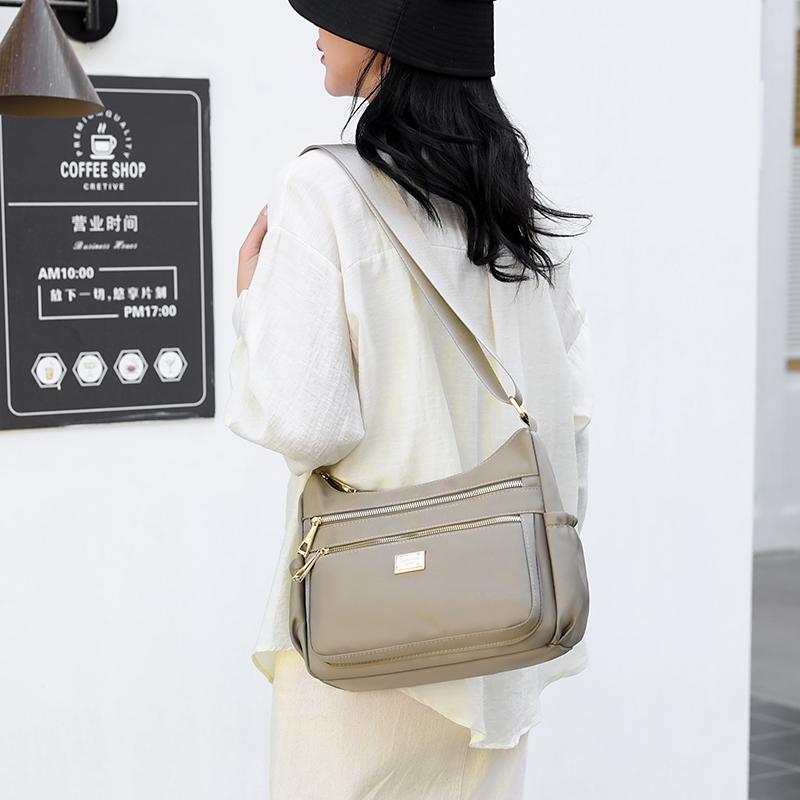 Taška přes rameno Dámská velkokapacitní nylonová crossbody taška Mother Bag Vícevrstvá taška
