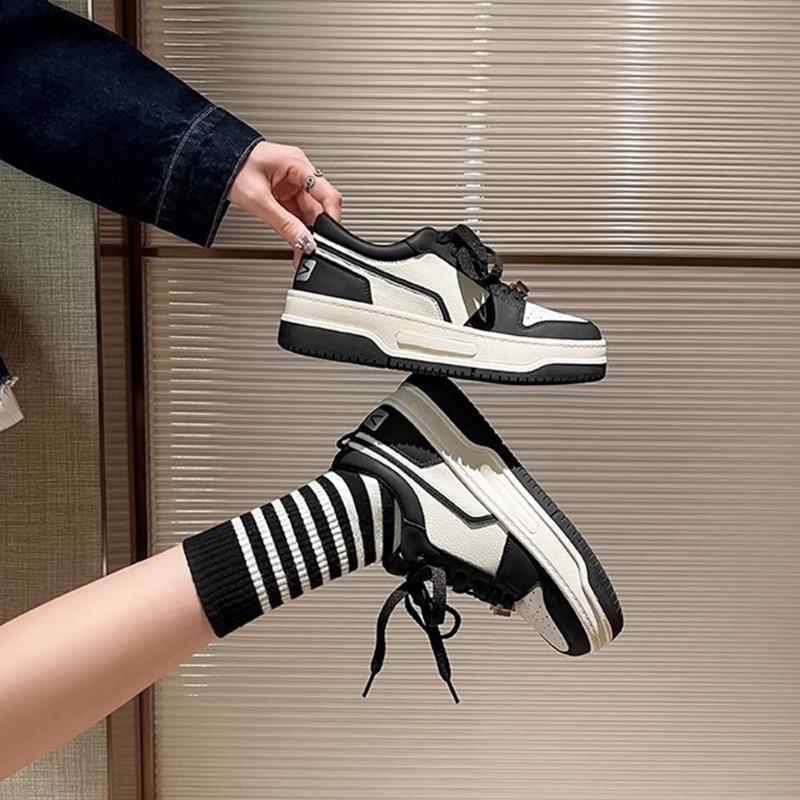 Cowhide Casual Shoes Retro Platform White Shoes Small Women Height Increase Black and White Casual Sports Panda Board Shoes
