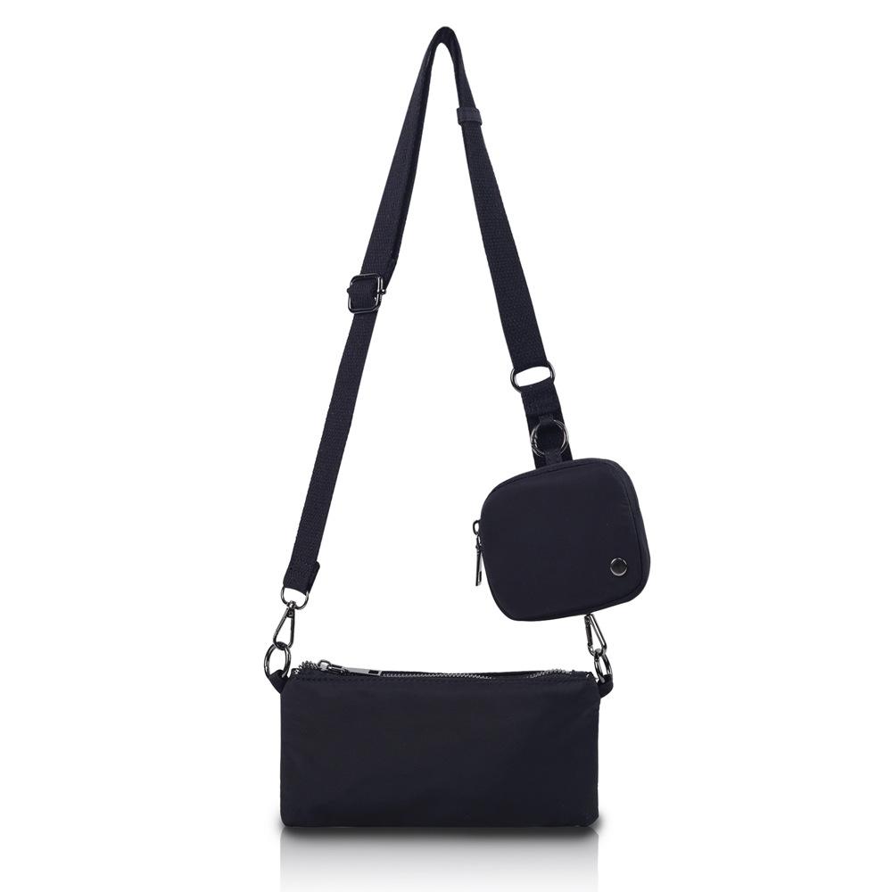 Die Chunqiu-Tasche ist eine einfache und schlichte kleine Doppeltasche, eine Umhängetasche für den täglichen Weg zur Arbeit und eine tragbare Ein-Schulter-Tasche.