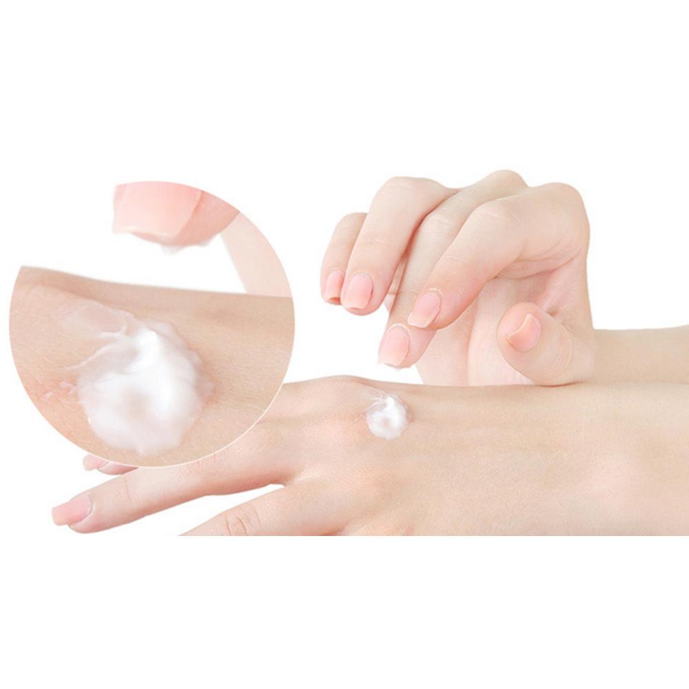 Kim Jeong-moon Aloe Feuchtigkeitsspendender Beruhigender Toner + Emulsion 130ml 2St. + 2x Creme 3,5g + Reinigungsmittel 2ml 3St.