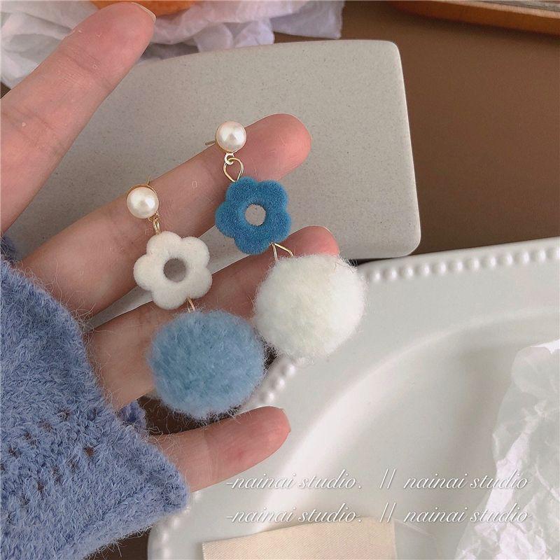 Red Retro Hong Kong Style Flocking Flower Bow Earrings - Elegant Long Design for Women, Perfect for Autumn and Winter Seasons