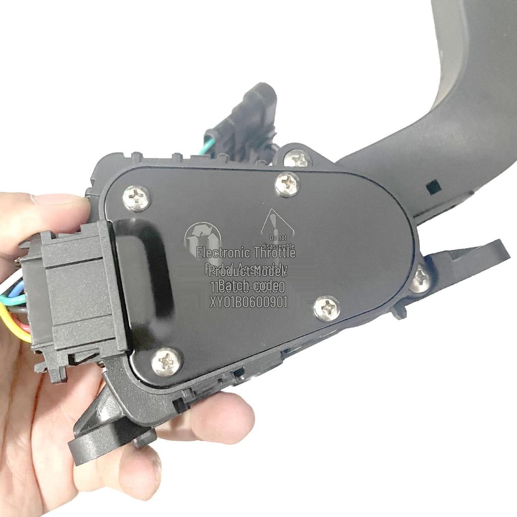 Dongfeng Tianlong Flagship Accelerator Sensor/Throttle Pedal Assembly 1108010-C6100