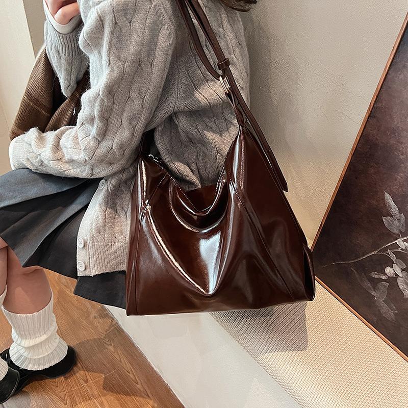 Retro Large-capacity Bag Women's Autumn and Winter New Versatile Casual Shoulder Messenger Bag Commuter Tote Bag