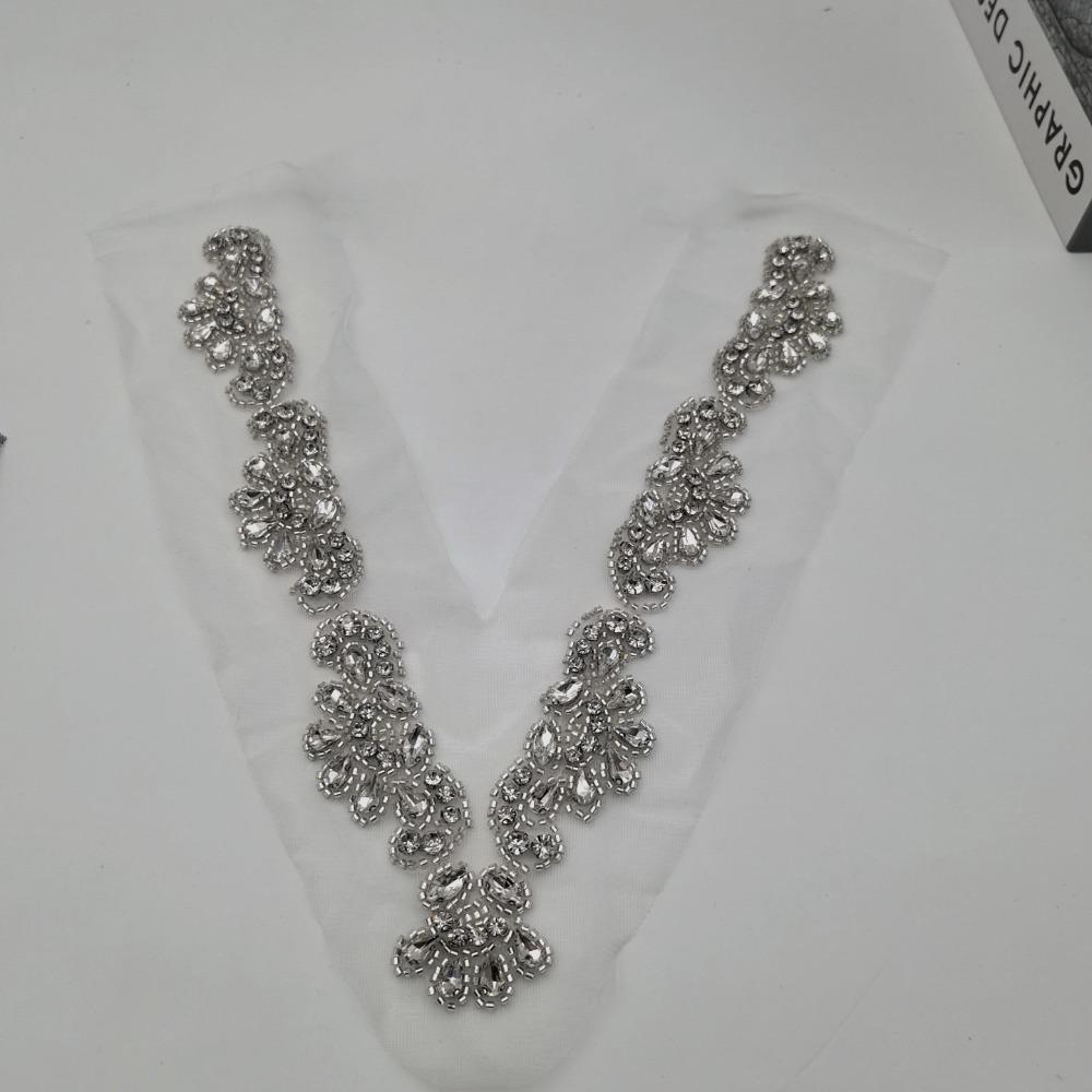 

Bright Rhinestone V-shaped Collar Decoration Fabrics DIY Embellishments Hand Beaded Clothing Collar Patch Hand Stitched