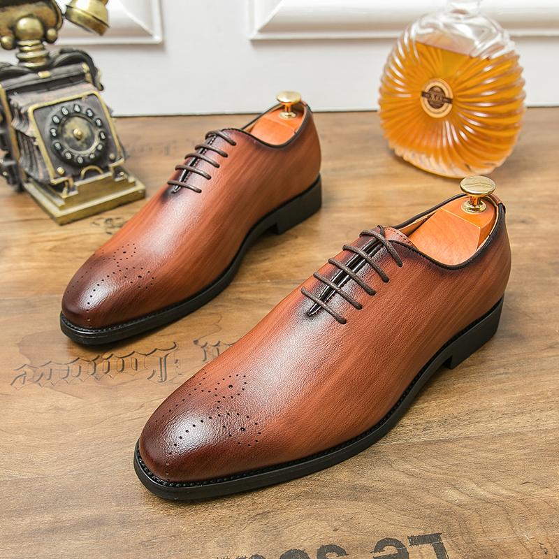 Fashion 2024 Elegant New Men's Leather Casual Shoes Soft Sole Comfortable Flat Bottom Loafers Carved Design Men's Block Shoes Brown
