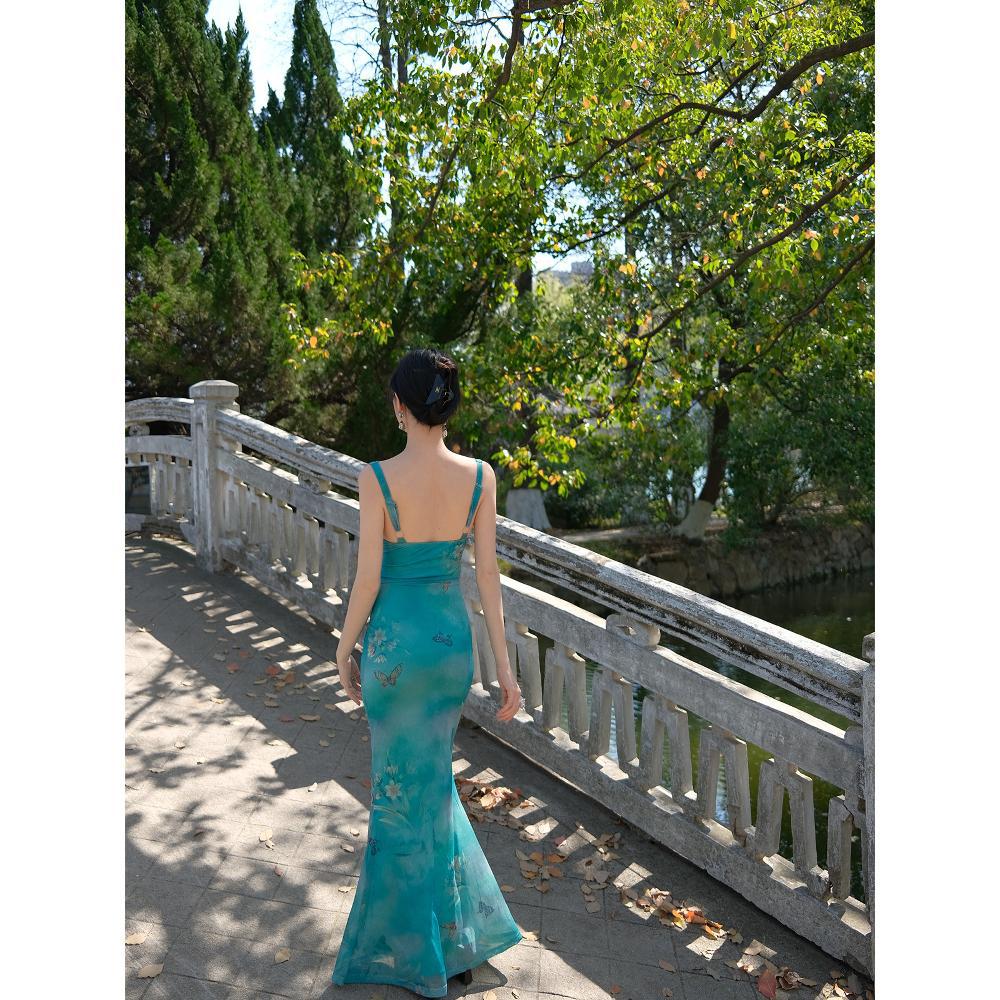 Dámské horké letní temperamentní šaty se šálovým límcem, s potiskem motýlů, ze síťoviny, v pase štíhlé, bez rukávů, obepínající boky, dlouhá sukně