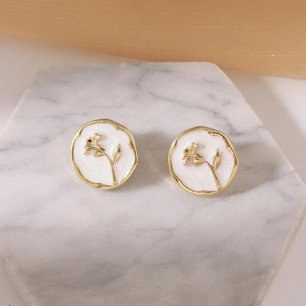 

White Color Round Roses Stud Earring for Women Korean Retro Court Style Luxury Temperament Cute Geometry Zircon Brincos Gift