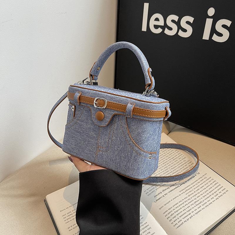 

Popular niche bags women s new versatile messenger bags fashionable portable box bags светло-синий