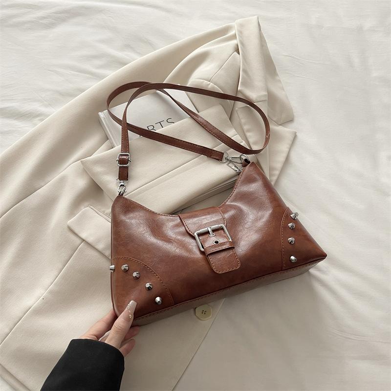 

Сумка-тоут Spice Girl с заклепками, женская новая ретро-сумка под мышкой, большая вместительная сумка, сумка через плечо, универсальная коричневый