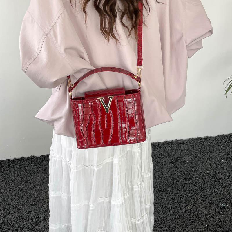 Premium texture solid color versatile box bag women's summer new large-capacity commuter bag niche design messenger bag