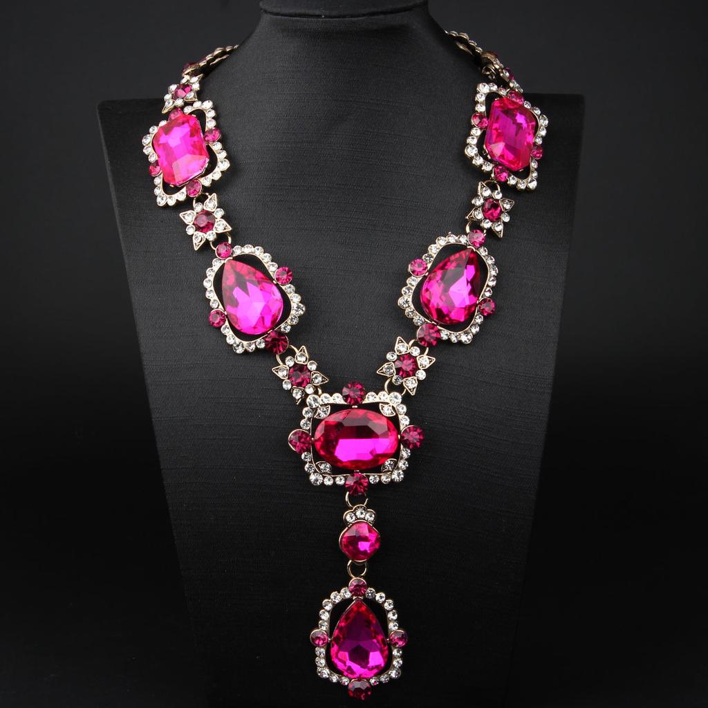 2026 European and American Exaggerated Retro Court Style Large Gemstone Diamond Necklace Temperament Fashionable Women's Collarbone Chain Accessories