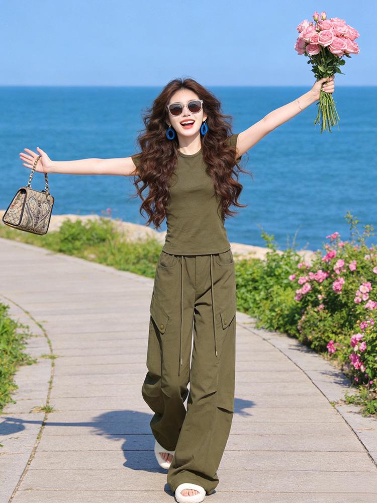 2026 Women's Slimming Bodycon Two-Piece Set: Short Sleeve T-shirt & Cargo Wide Leg Pants.