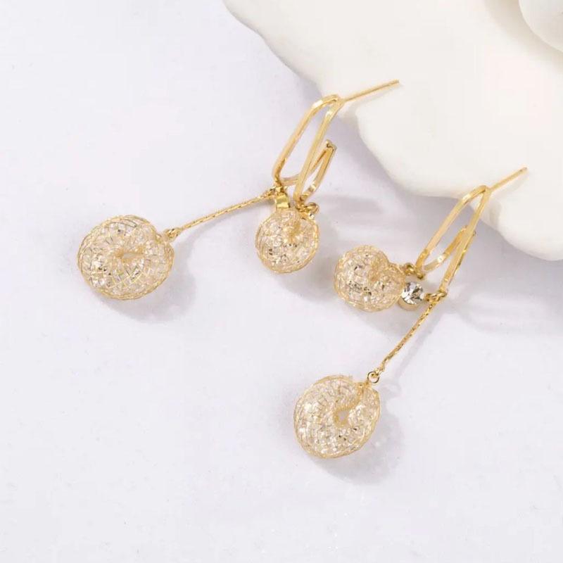Elegant Hollow Circle Earrings with A Light Luxury and High-end Feel, Cool and Stylish, Versatile and Exquisite Earrings