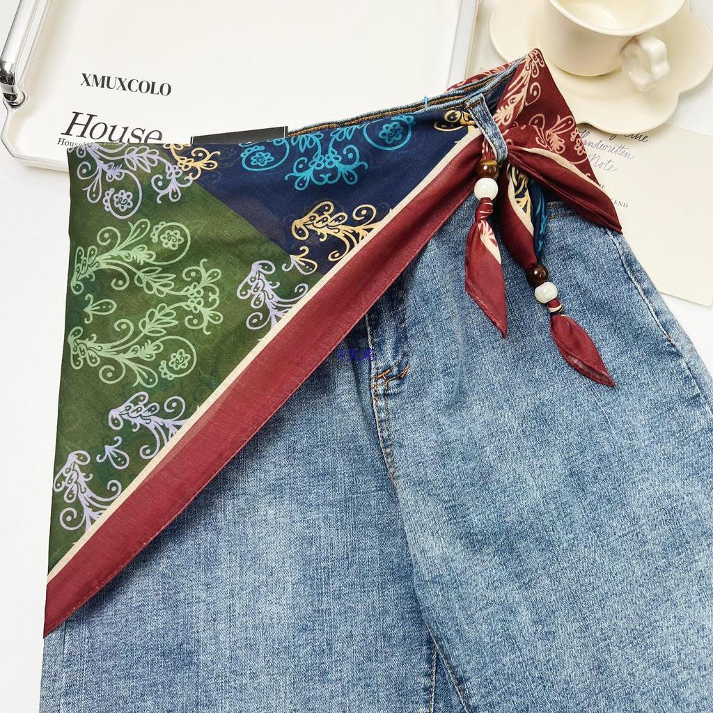 Retro Ethnisch Geschichteter Dreieckiger Seidenschal: Vielseitiger Gürtel, Kopftuch und Taillenaccessoire