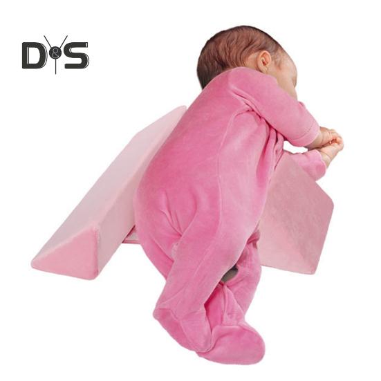 Babysidsovskilskudde med säkra remmar Justerbar Anti-rullnings 45-graders lutningsdesign Anti-kräkning Mjuk Memoryskum Babykilkudde