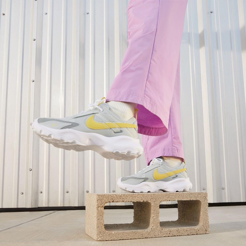 

Женские кроссовки Nike TC 7900 TR72 FJ5469025