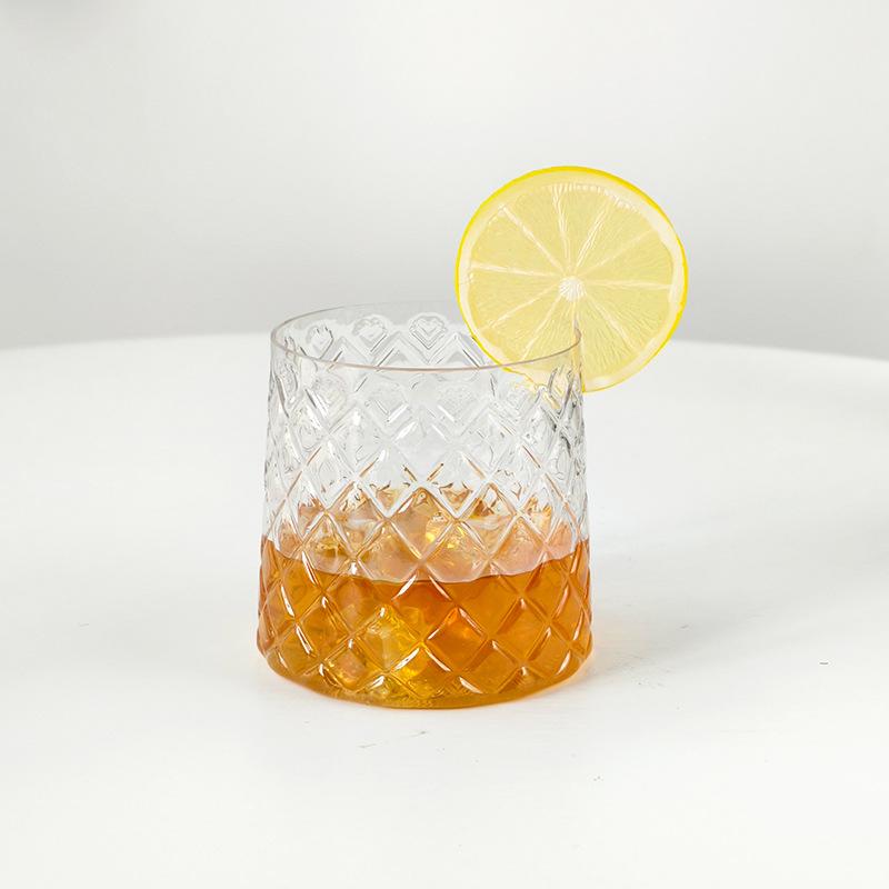 Elegant Plastic Champagne Cup Stylish Wine Goblets for Celebrations and Parties