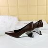 Damenschuhe, Keilabsätze, High Heels, Flache, spitze Keilschuhe aus Metall, Maßgefertigte Schuhe, High Heels