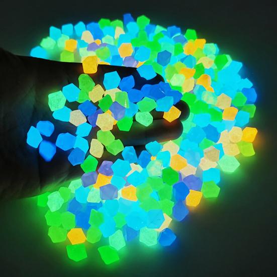 100Pcs Decorative Pebbles Colorful Glow in Dark Aquarium Landscaping 14mm Luminous Courtyard Paving Natural Crystals Rocks Garden Decoration